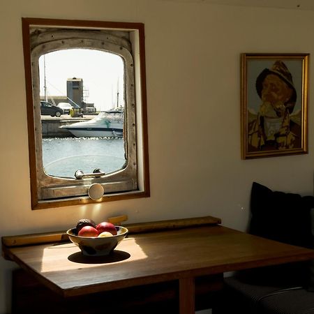 Varra Water - Unique Boat Accomodation - Bornholm - Fjaelstavn Neksø Esterno foto