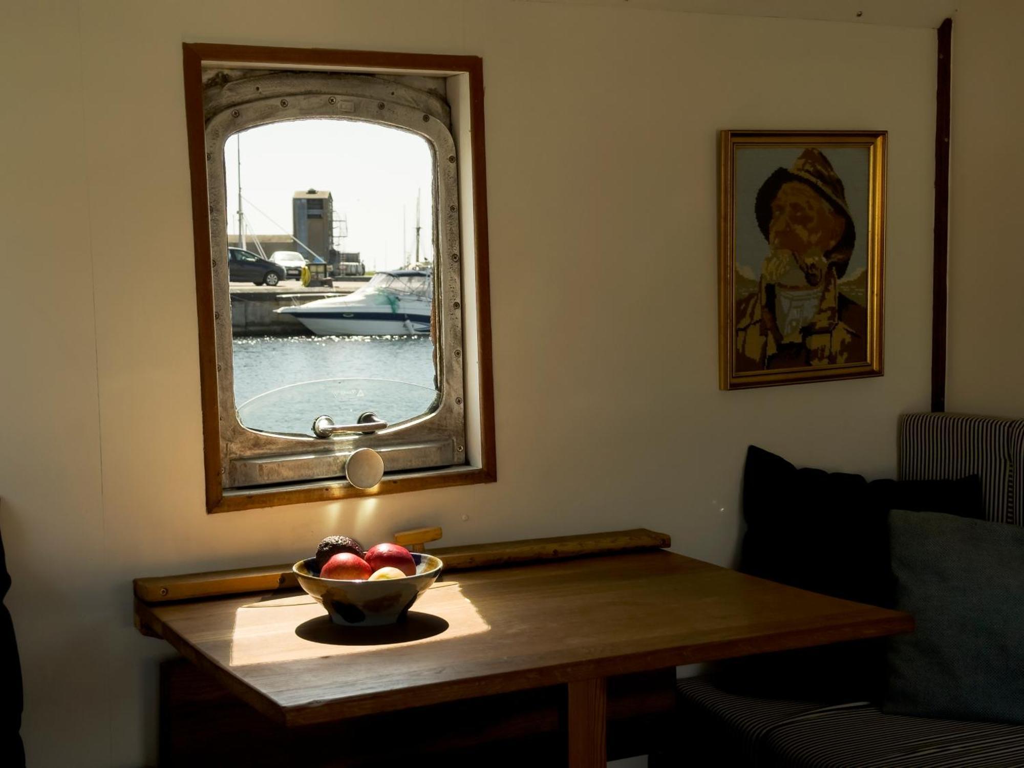Varra Water - Unique Boat Accomodation - Bornholm - Fjaelstavn Neksø Esterno foto