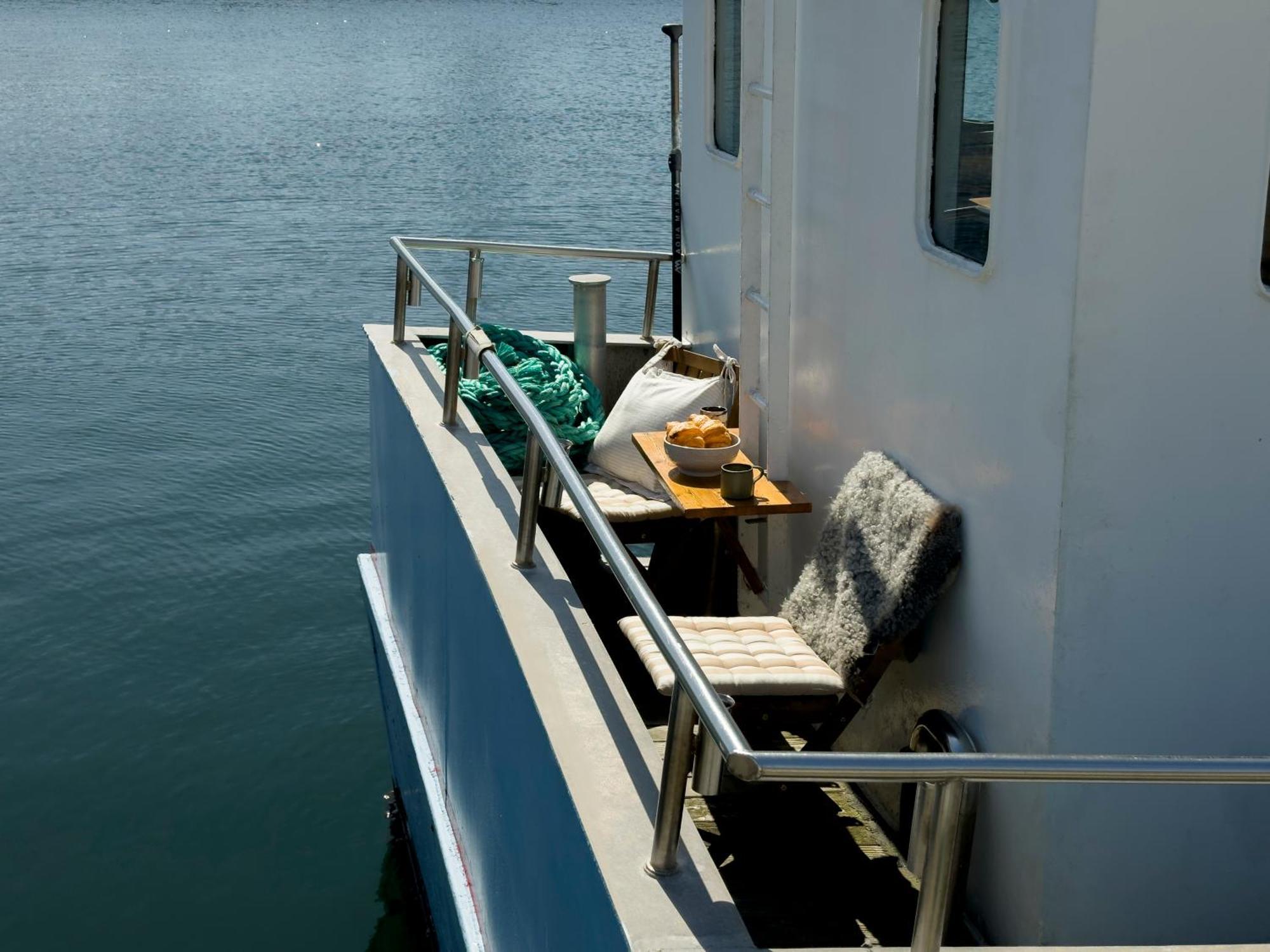 Varra Water - Unique Boat Accomodation - Bornholm - Fjaelstavn Neksø Esterno foto